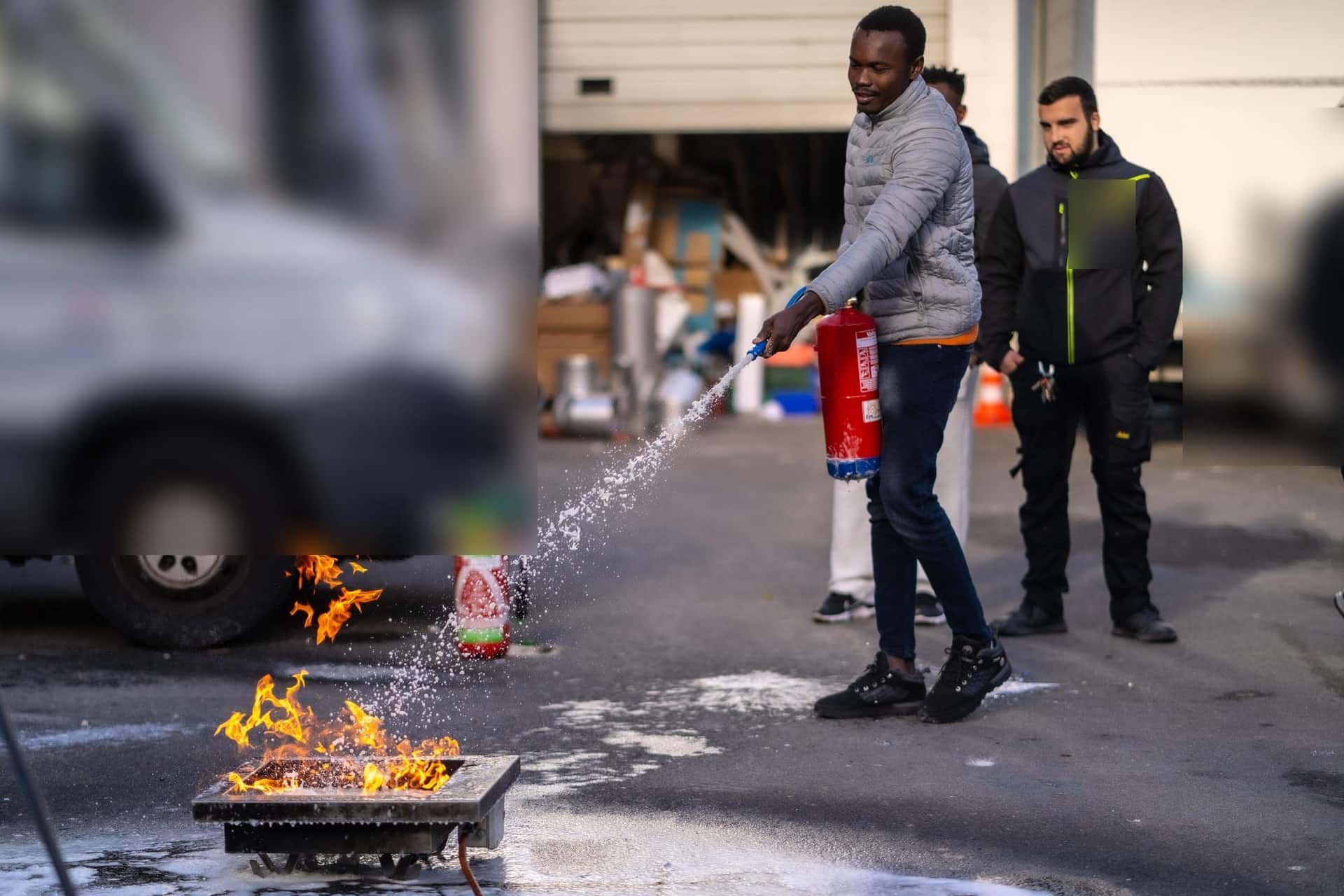 Exercice sur feu réel dans la cour d'une entreprise, sous le regard du formateur