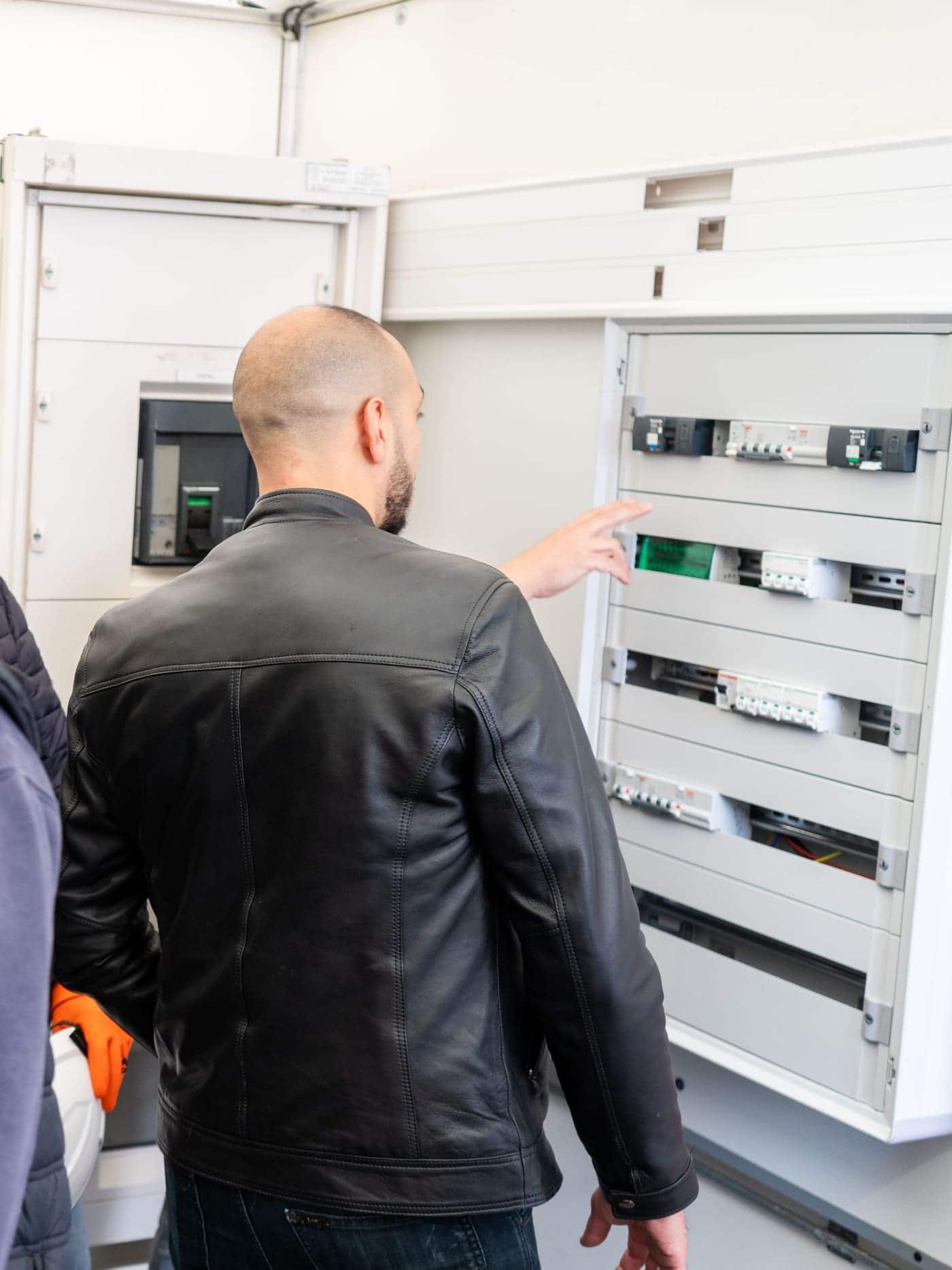 Mise en pratique de l'habilitation électrique sur une armoire basse tension