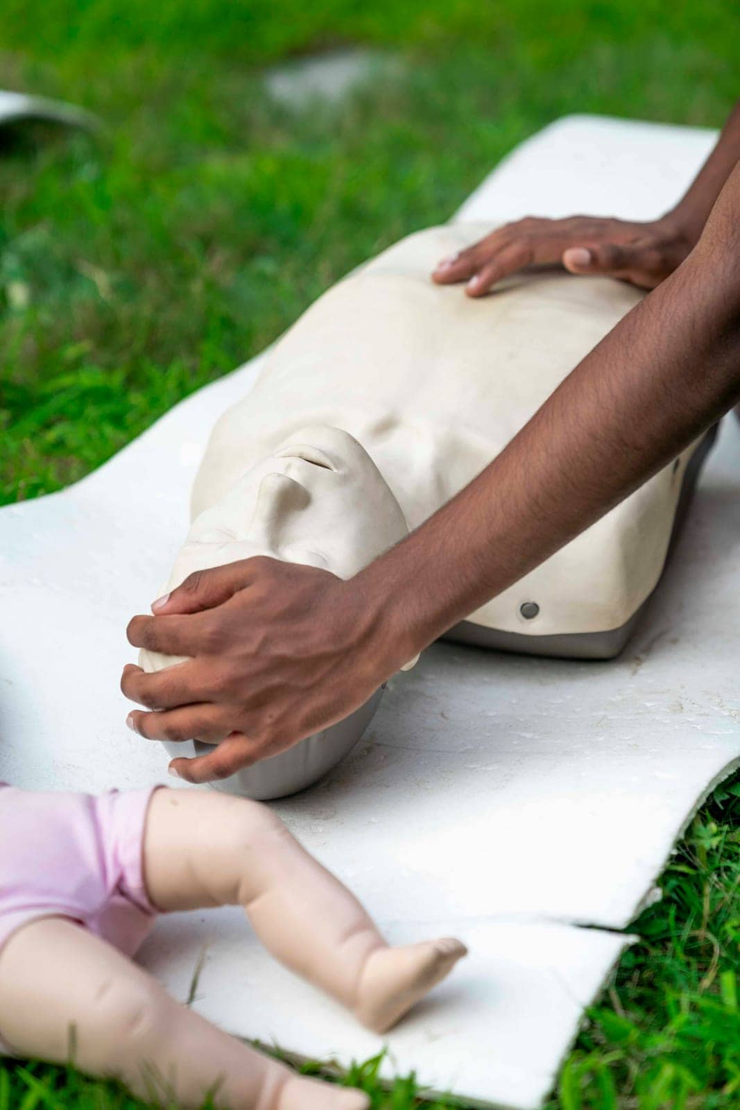 Gestes de premiers secours sur mannequins adulte et nourrisson